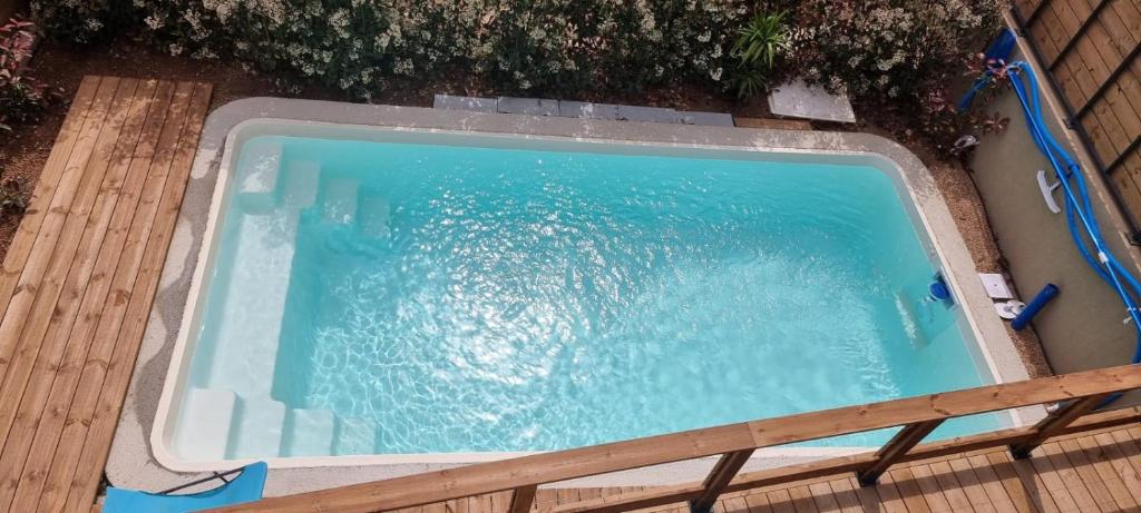 Vista piscina dalla camera